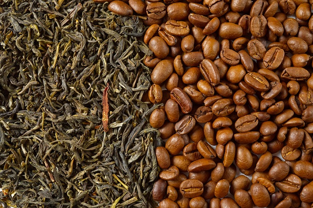 コーヒーと緑茶の画像