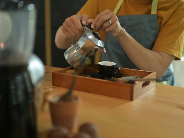 パーコレーターで入れるコーヒーの画像